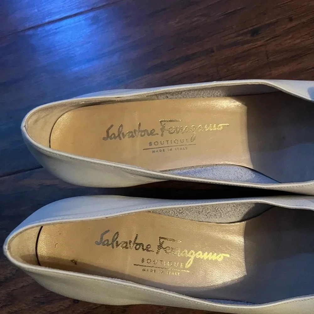 Salvatore Ferragamo Dress Shoes-Tan and white, low heel- Fancy Size 6 - Picture 5 of 13